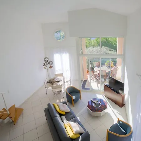 Large Duplex Great Area Sea View